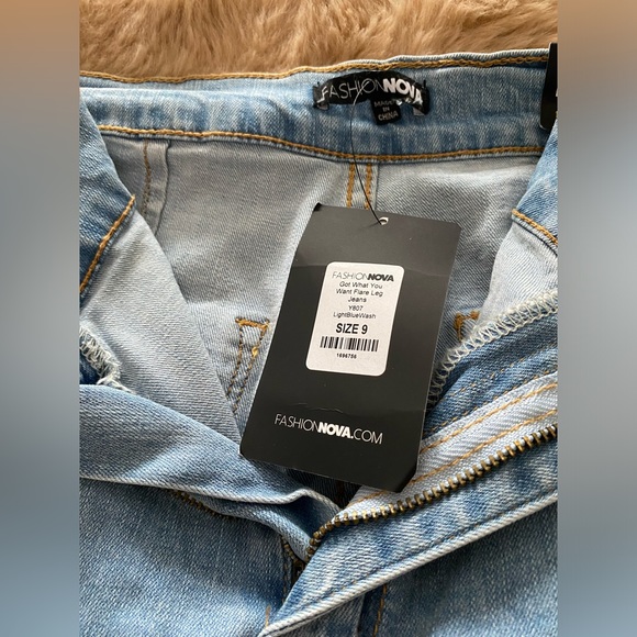 BNWT FasionNova Got What You Want Flare Leg Jeans - Light Blue Wash - Picture 11 of 12